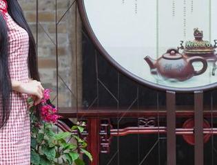 爱蜜社 – 孙梦瑶V的定制棉袜：风格没下限，袜子都成了主角。