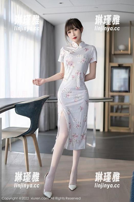 秀人网 - 眼前一亮！伊诺双马尾高清写真集，这马尾也太会撩了吧？