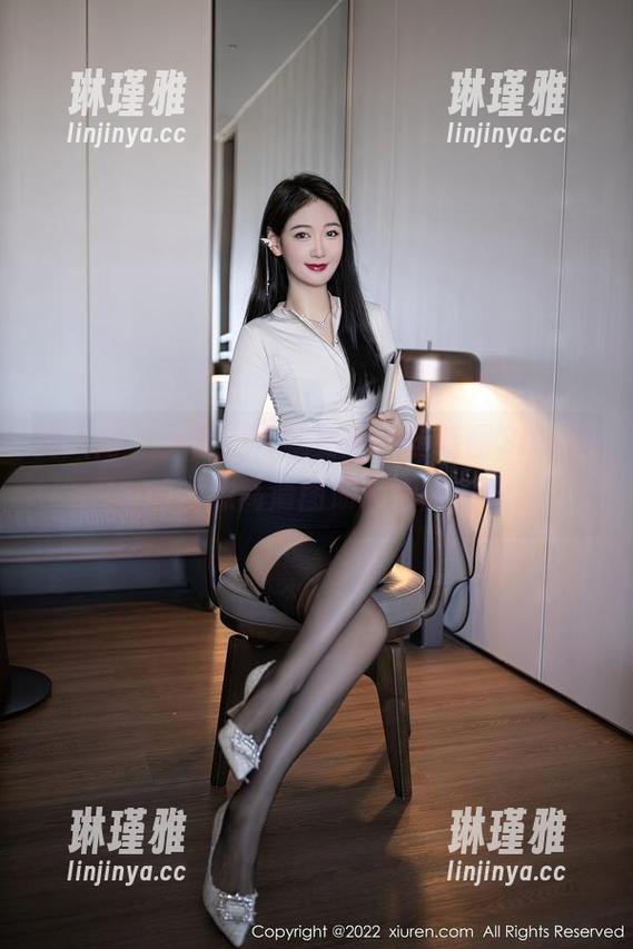 秀人网 - 一言不合就更新，伍晓丽Shirley的学妹高清图册骚得刚刚好