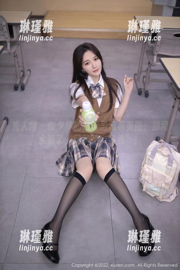 秀人网 - 俞夕梦的浴缸里藏着美图：别问水温了，问就是“好看”！
