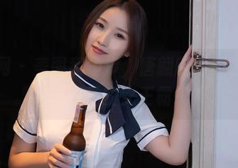 秀人网 – 美图和猫步，唐翩翩如何在写真中演绎她的女王霸气？