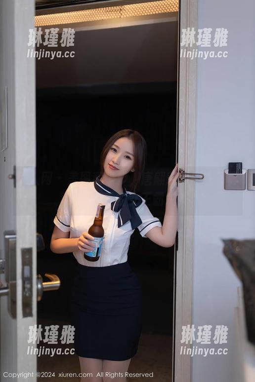 秀人网 - 美图和猫步，唐翩翩如何在写真中演绎她的女王霸气？
