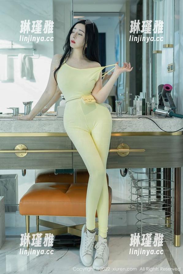 秀人网-月酱儿 秀人网 - 当月酱儿遇上网袜,無圣光写真,谁还需要其他?