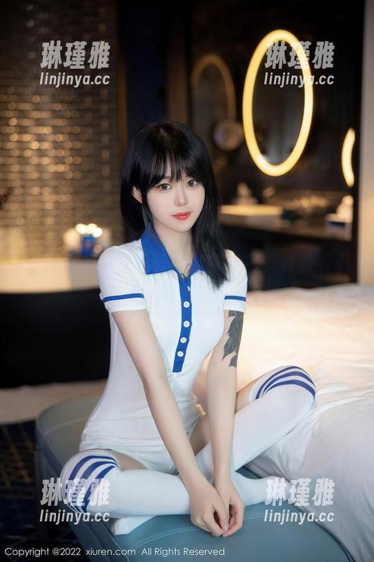 秀人网 - 这组艺轩的灰丝写真，真是有点让人停留的感觉