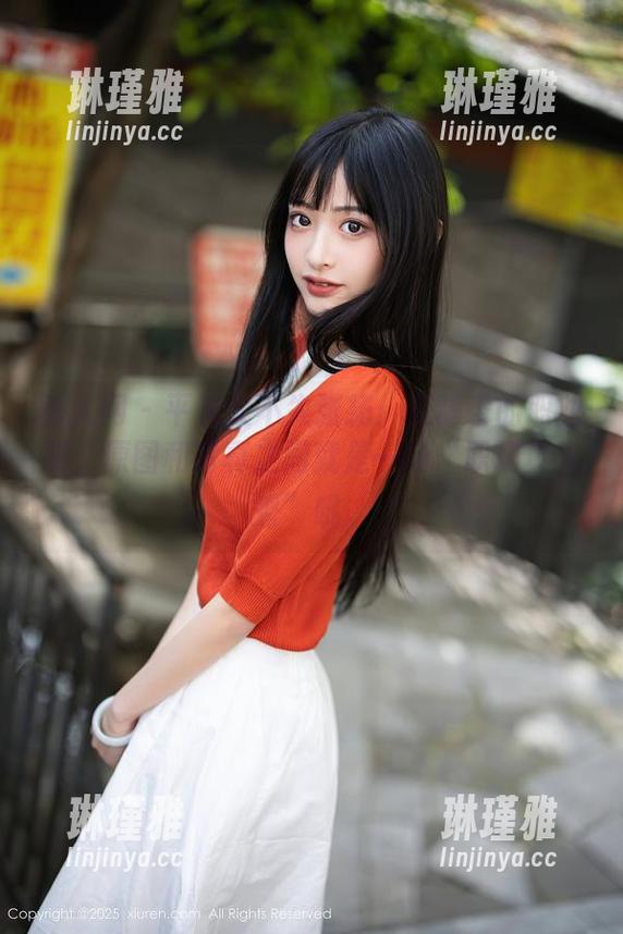 秀人网-艾静香 秀人网 - 平凡又不失张扬:艾静香的职业装,原图和写真之间就是一场“职场真人秀”哦。