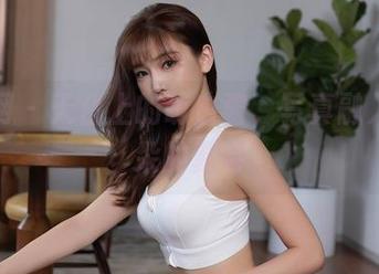 秀人网 – 天台上的萌白酱，写真融入了云朵的聚会