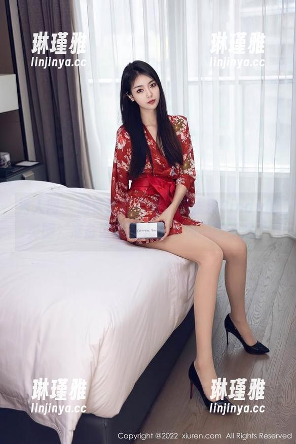 秀人网 - 免费套图上线，颜浅浅Cindy的美腿，准备好感叹人生不如一腿了吗？