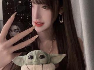 一边是浪漫婚纱，一边是偶像cos，腐团儿Ikaros的选择太酷了！