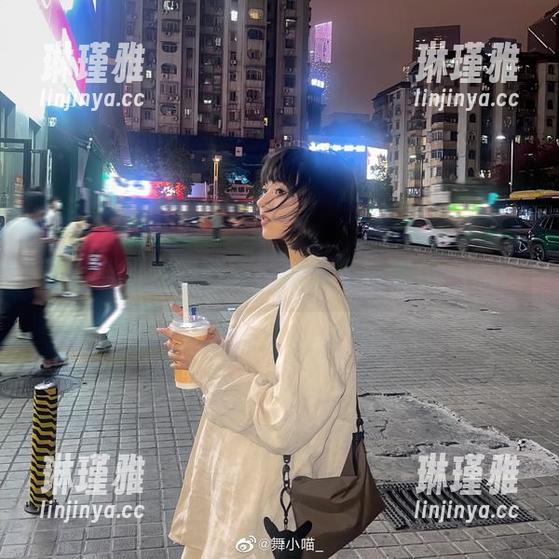 舞小喵的校园美图，谁说不能错位一点？