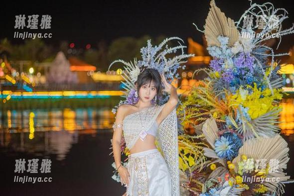萌芽儿o0 当“萌芽儿o0”穿上那身套装,高清写真直戳我的审美神经,好想知道她的穿搭秘籍。