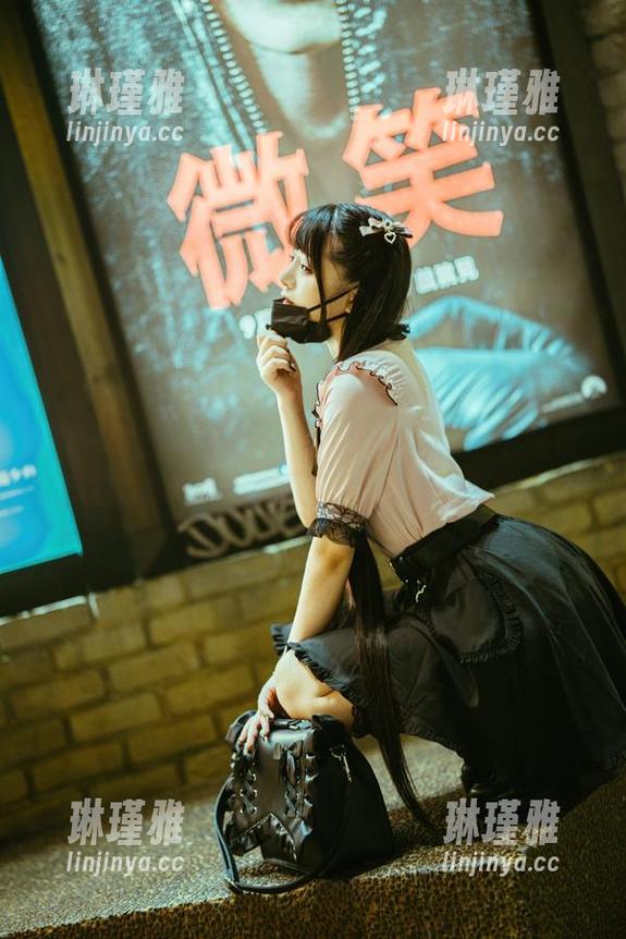 满屏幕的连衣裙…落落Raku你是不是在挑战我的审美？套图和资源到底在哪里？