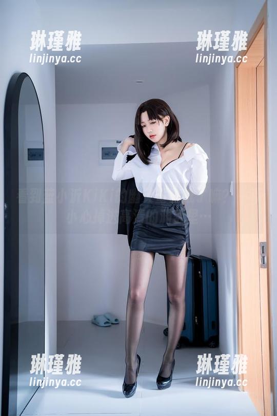 蓝小沂KiKi 看到蓝小沂KiKi的幽灵鲨壁纸了嘛?一不小心掉进高清的渊薮里…