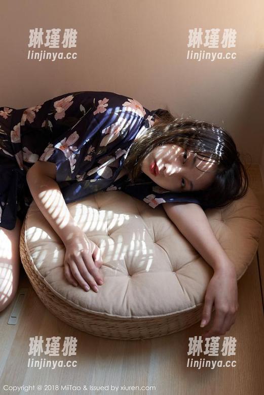 蜜桃社-Gina 蜜桃社 - Gina的长腿图集:这腿真的是...真让人咋舌!分享一下你们的看法吧!