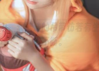 套图之中，蠢沫沫的吊带仿若有生命，闲聊不断。