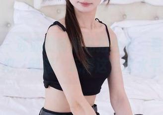 袜啵啵 – 苏苏的制服私拍合集：看她怎么把‘制服’玩得这么没水平
