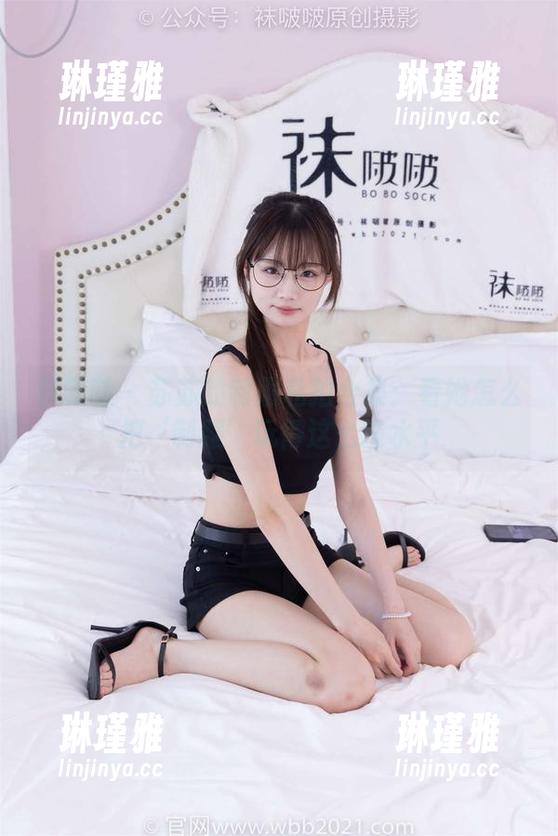 袜啵啵 - 苏苏的制服私拍合集：看她怎么把‘制服’玩得这么没水平