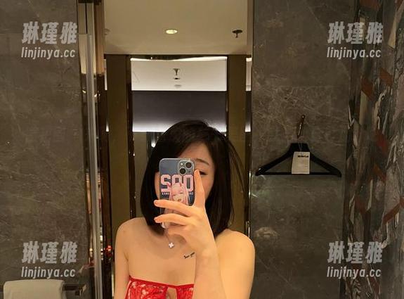 微密圈 - 来啊，下载詹詹的秘书美图，就当给自己加分吧！