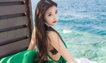 语画界 – 竟然可以把黑丝美腿和定制图集结合得这么自然，杨晨晨果然没让我失望。