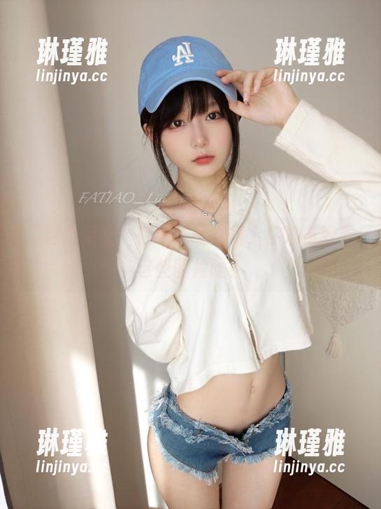 “迷之呆梨”在线挑战红裙，你准备好看这些图片吗？