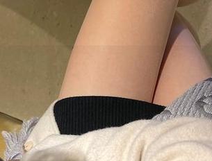 微密圈 – 你唯一需要的下载：雅雅的气质呀的吊带高清大片！