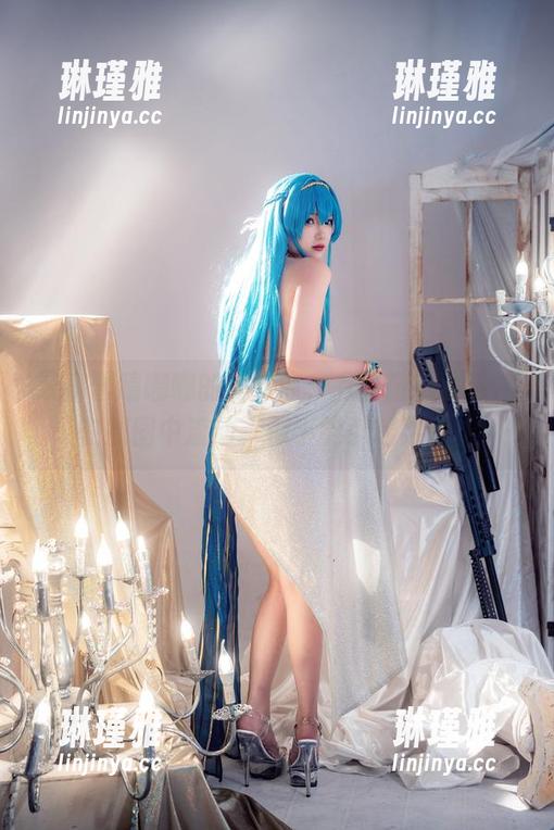 观察雪晴嘟嘟的兔女郎，有些微妙的情绪在原图中流动，似乎能引起共鸣。