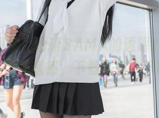 咱不说真实！雪琪SAMA的透明JK，cos里的隐秘诱惑，下载体验一下吧。