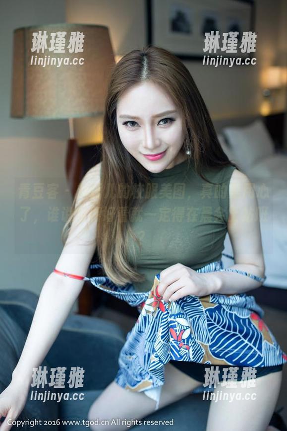 青豆客 - 刘钰儿的校服美图，真的是用心了，谁说穿得好看就一定得在晨会上站班？