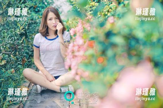 青豆客 - 看施忆佳Kitty酱如何把高跟鞋型的优美变成一场展现美图的秀。