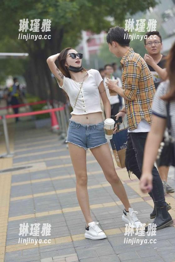 魔镜街拍-婷婷 魔镜街拍 - 摄影师和婷婷:暗恋的那一刻,寒风中的肉丝写真