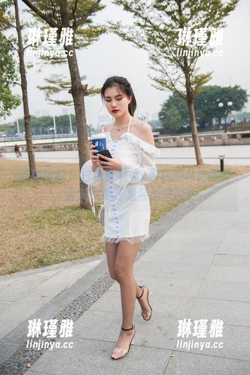 魔镜街拍 - 白色连衣裙+楼楼的私房图片，自然气质还是装出来的？